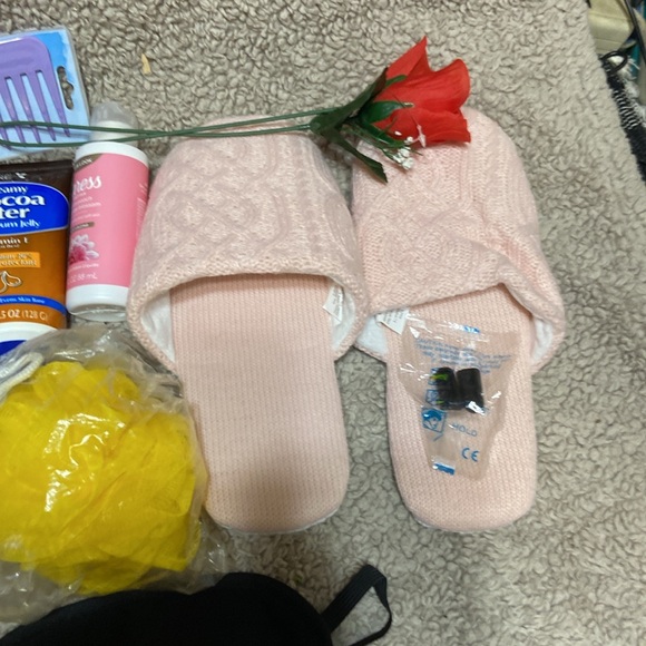 Velour Bath & slippers 7-8 lotion bath wash set - Picture 3 of 9